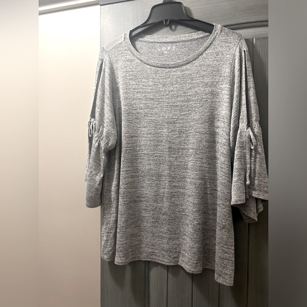 Woman’s Large Loft Top Gray